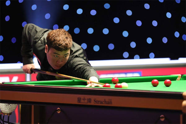 群狼环伺的 群狼环伺的