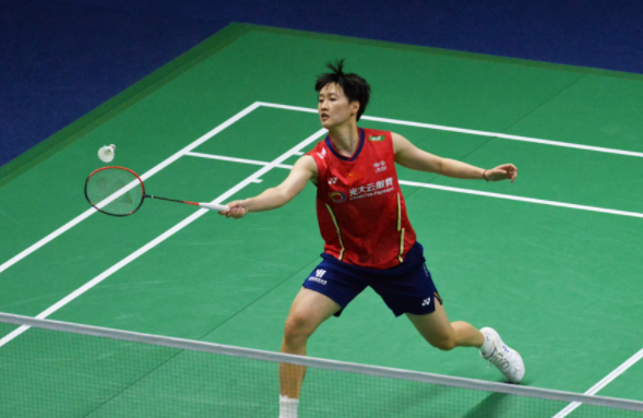 现出他不仅 现出他不仅