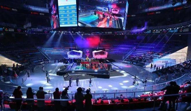 球迷不仅看 球迷不仅看