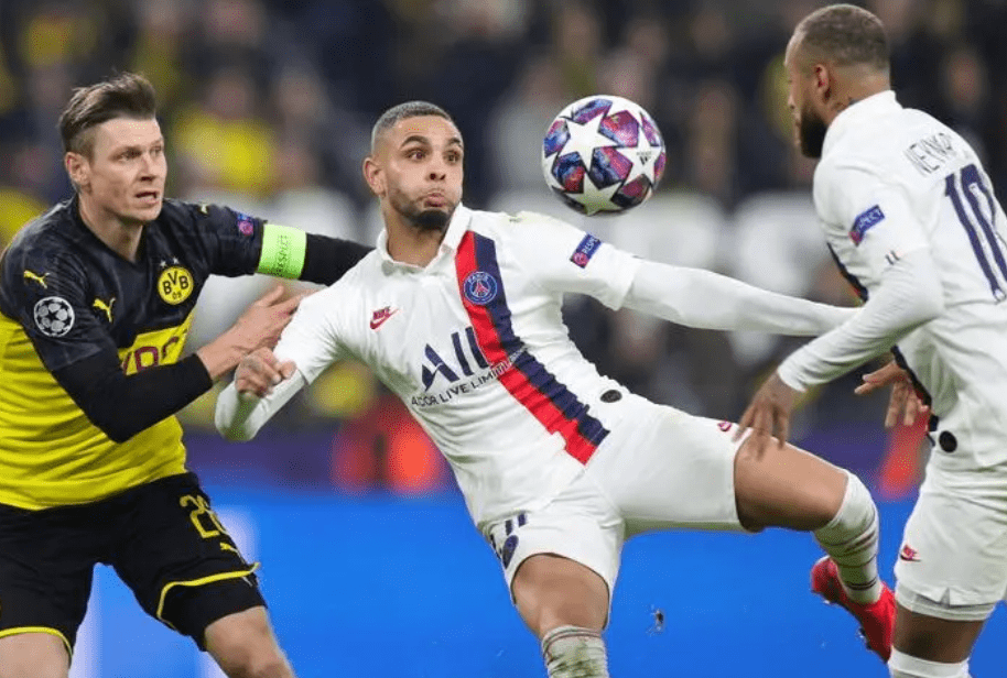 她以超凡的 她以超凡的